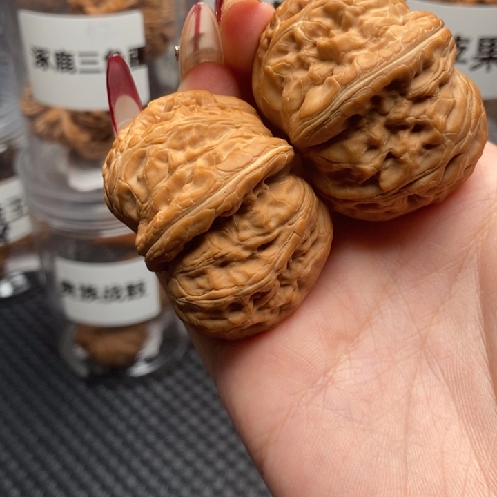 文玩核桃吊坠B****吧元宝