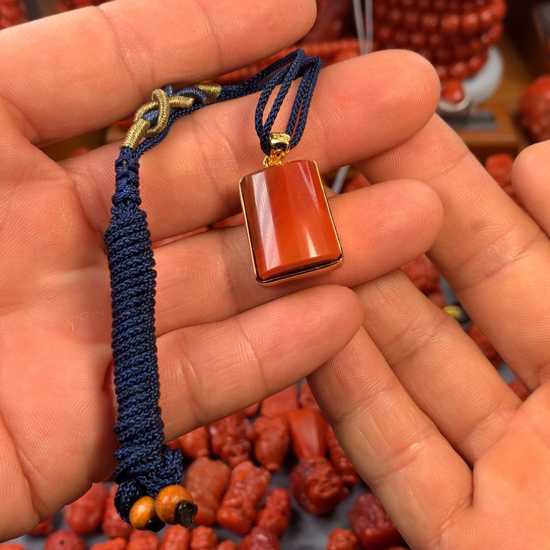 南红玛瑙配饰镶嵌无事牌未镶嵌