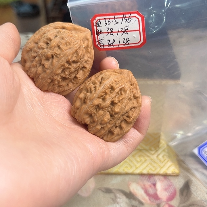 文玩核桃把件赤龙鸡心