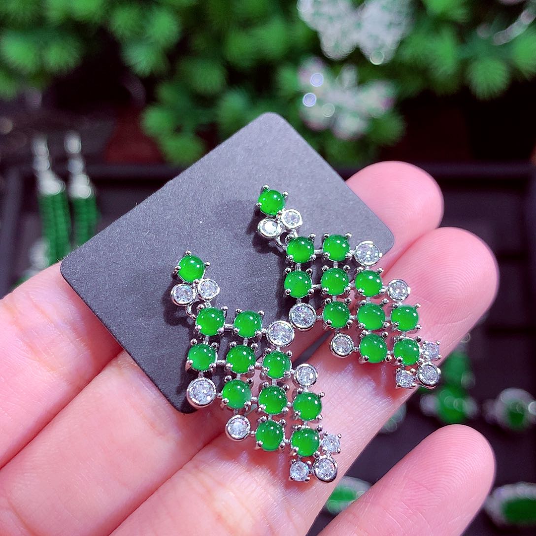 颈饰未镶嵌翡翠天然