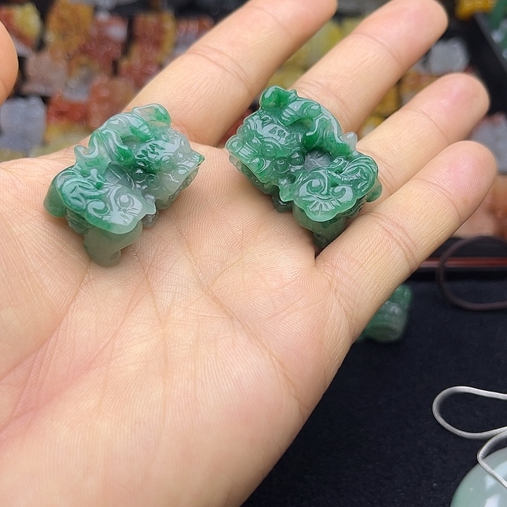 石英质玉（黄龙玉）颈饰未镶嵌