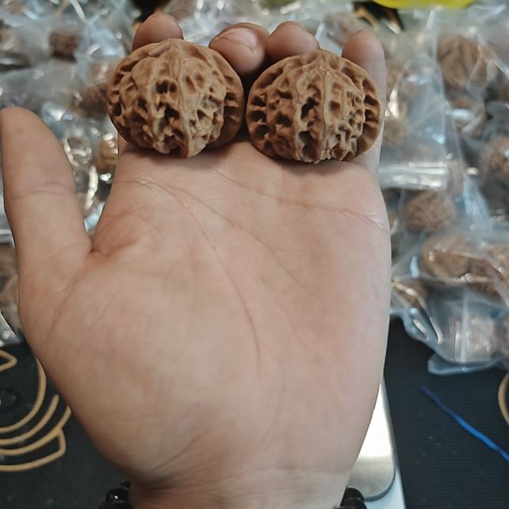 文玩核桃吊坠宫灯尖微磕