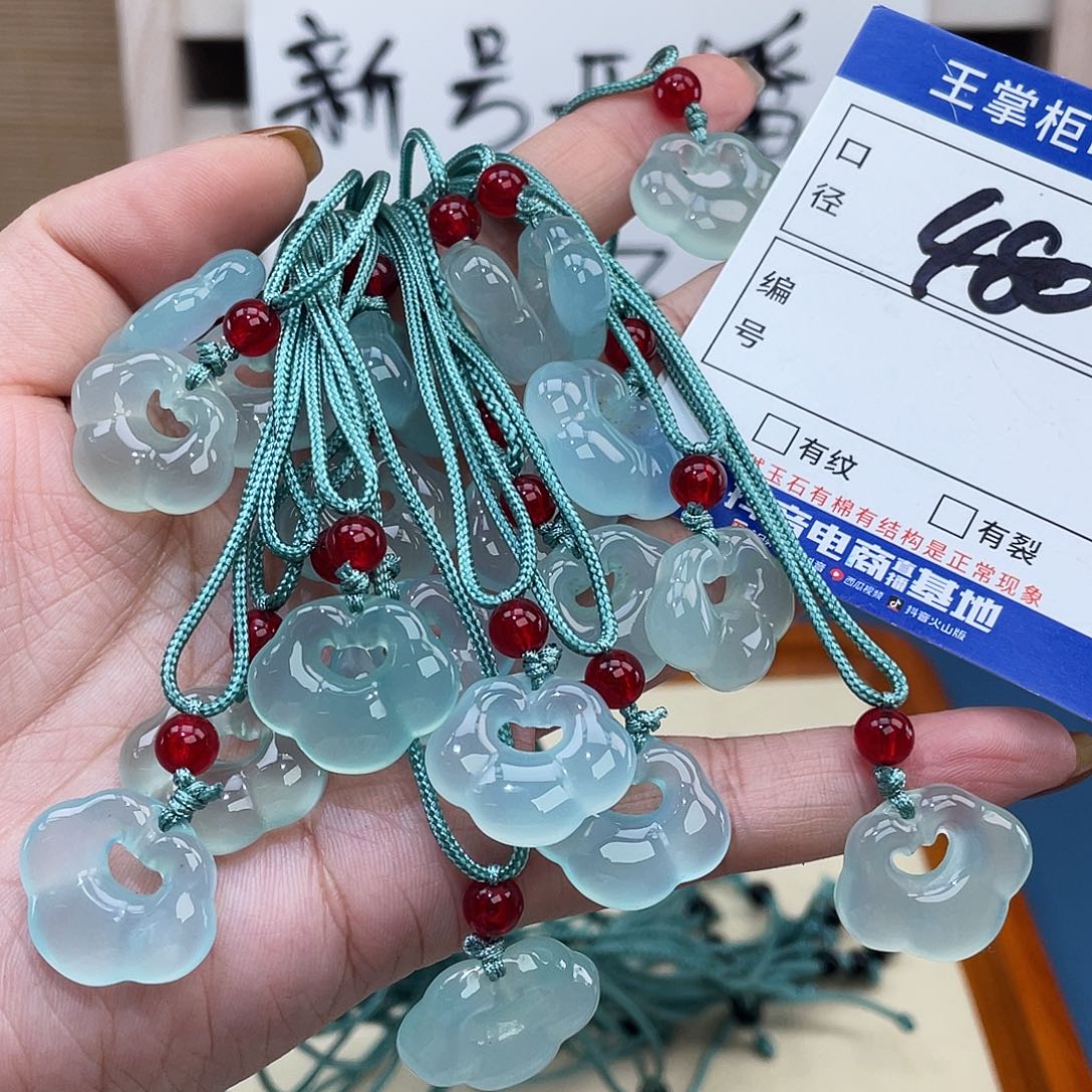 玛瑙/玉髓未镶嵌颈饰多样性，发一件