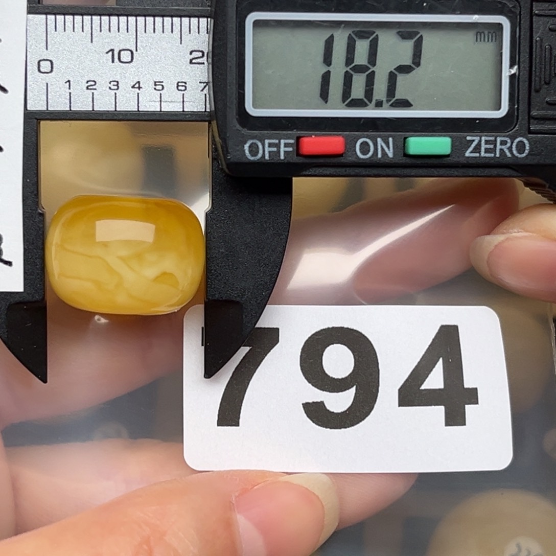 蜜蜡裸石未镶嵌蜜蜡