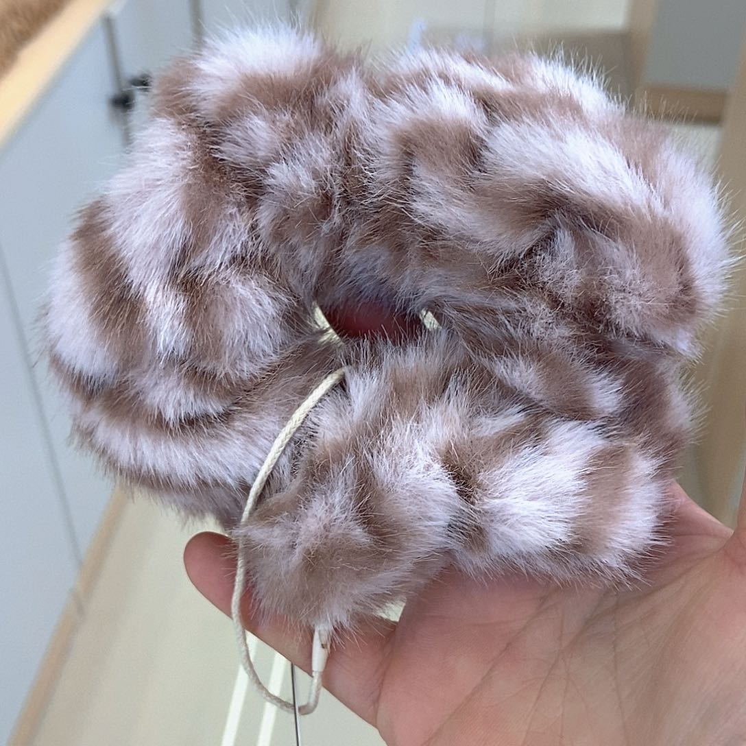 布艺铁合金粉色毛毛发圈