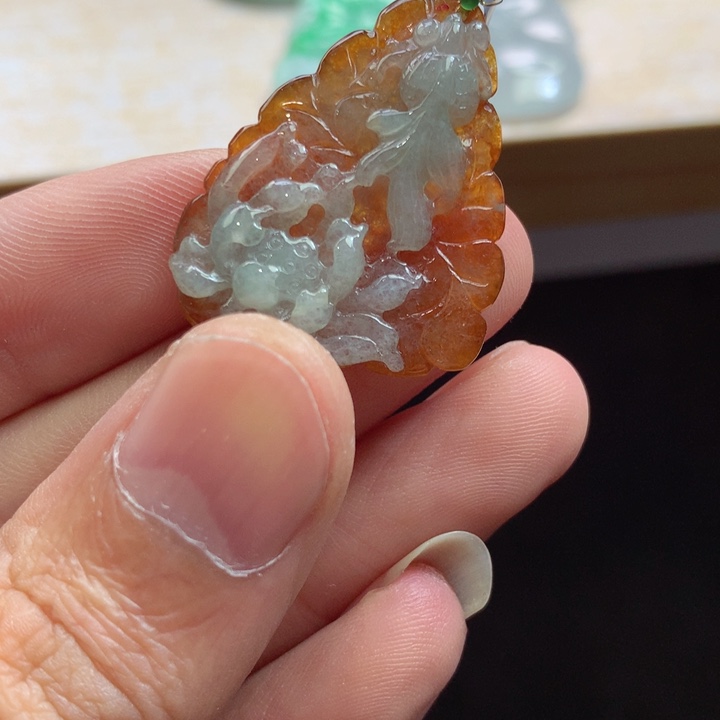 翡翠未镶嵌颈饰吊坠