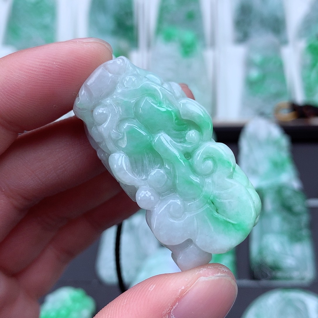 翡翠颈饰未镶嵌翡翠吊坠