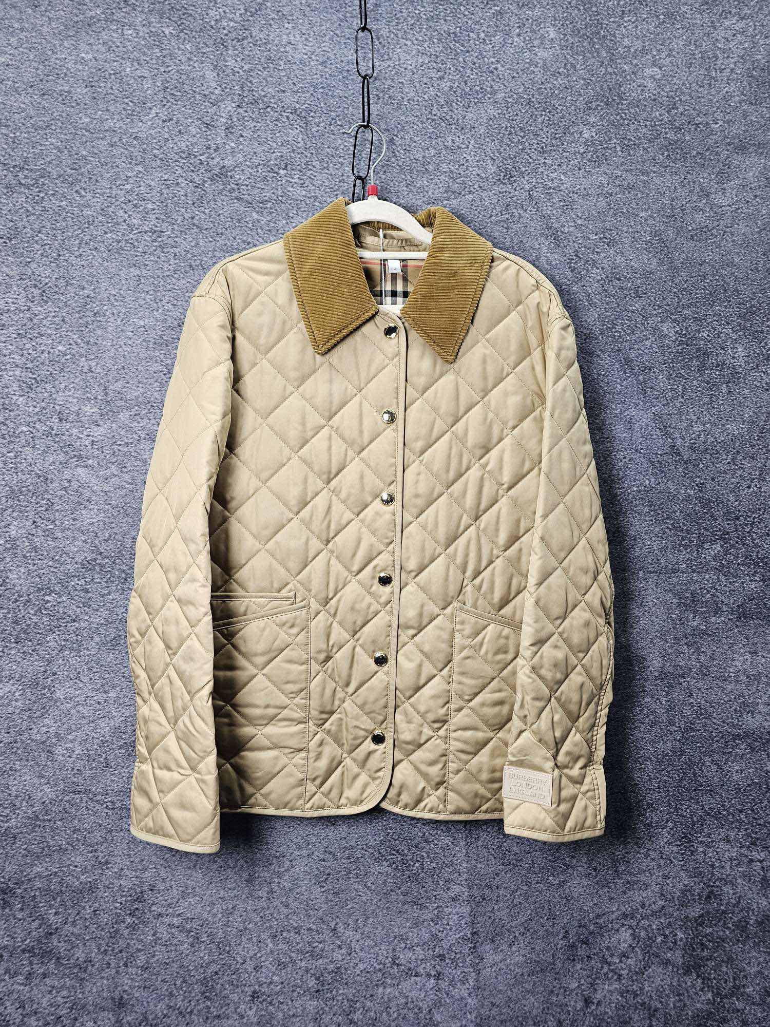 95新 BURBERRY/博柏利 CZF0274/灯芯绒衣领棉服/尺码M