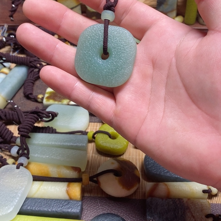 蛇纹石玉挂件未镶嵌P**o