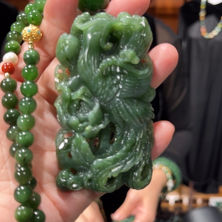 颈饰未镶嵌和田玉羽*?