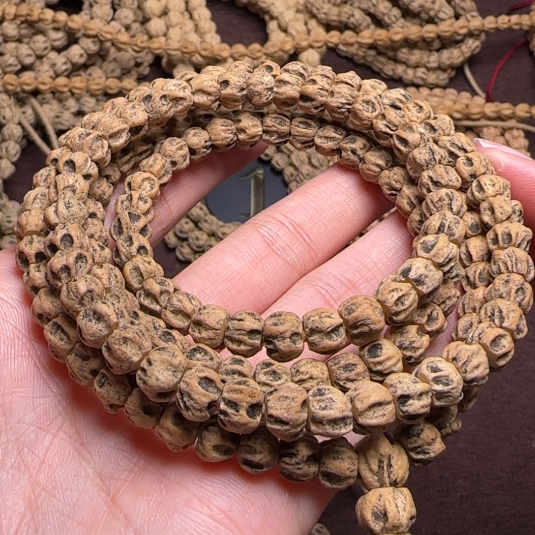 柏香籽/百香籽吊坠游****?