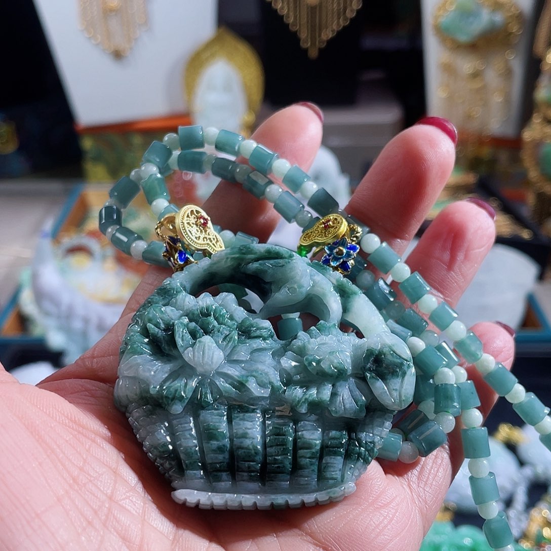 翡翠颈饰未镶嵌老冰蓝花花蓝一套