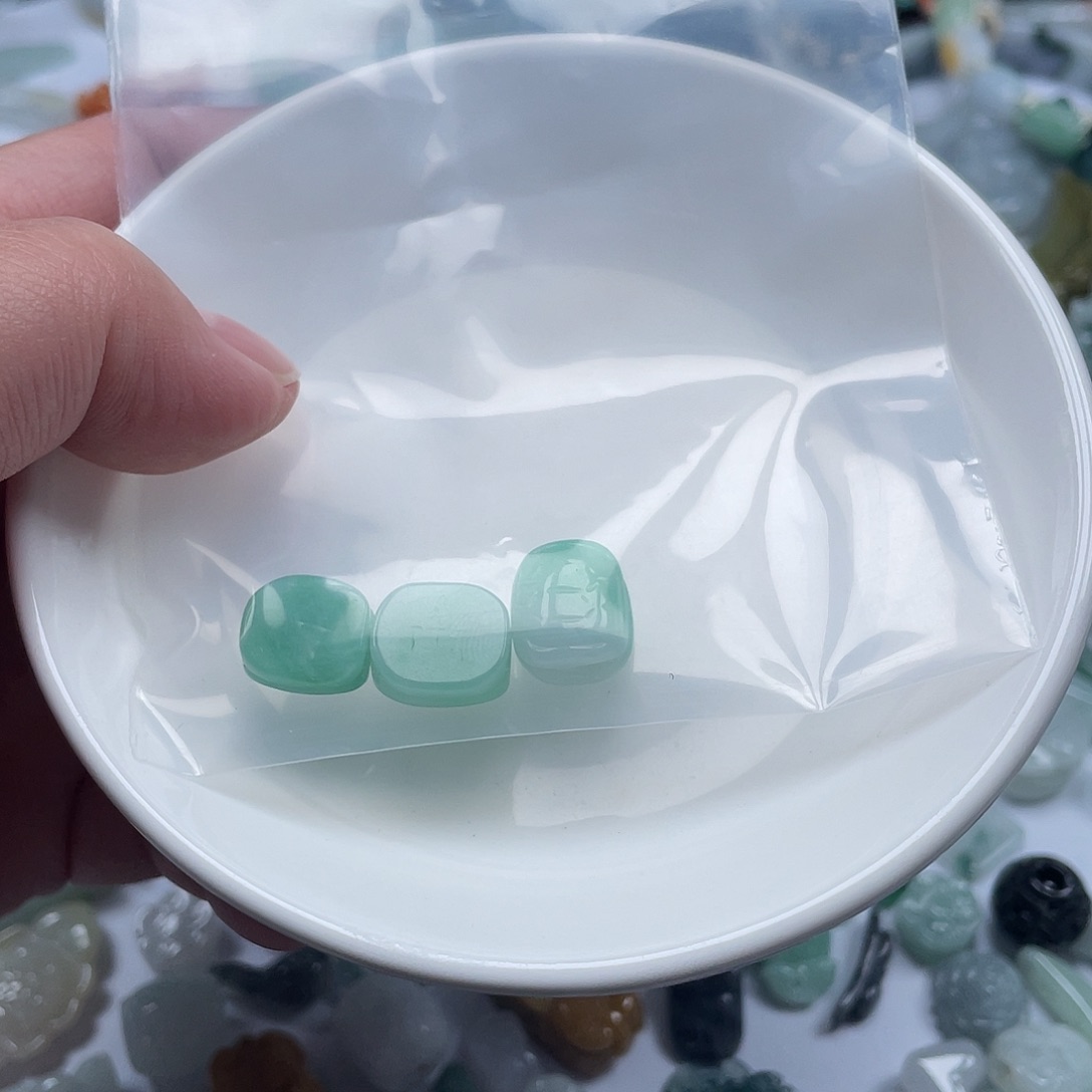 未镶嵌手链翡翠旅****妞