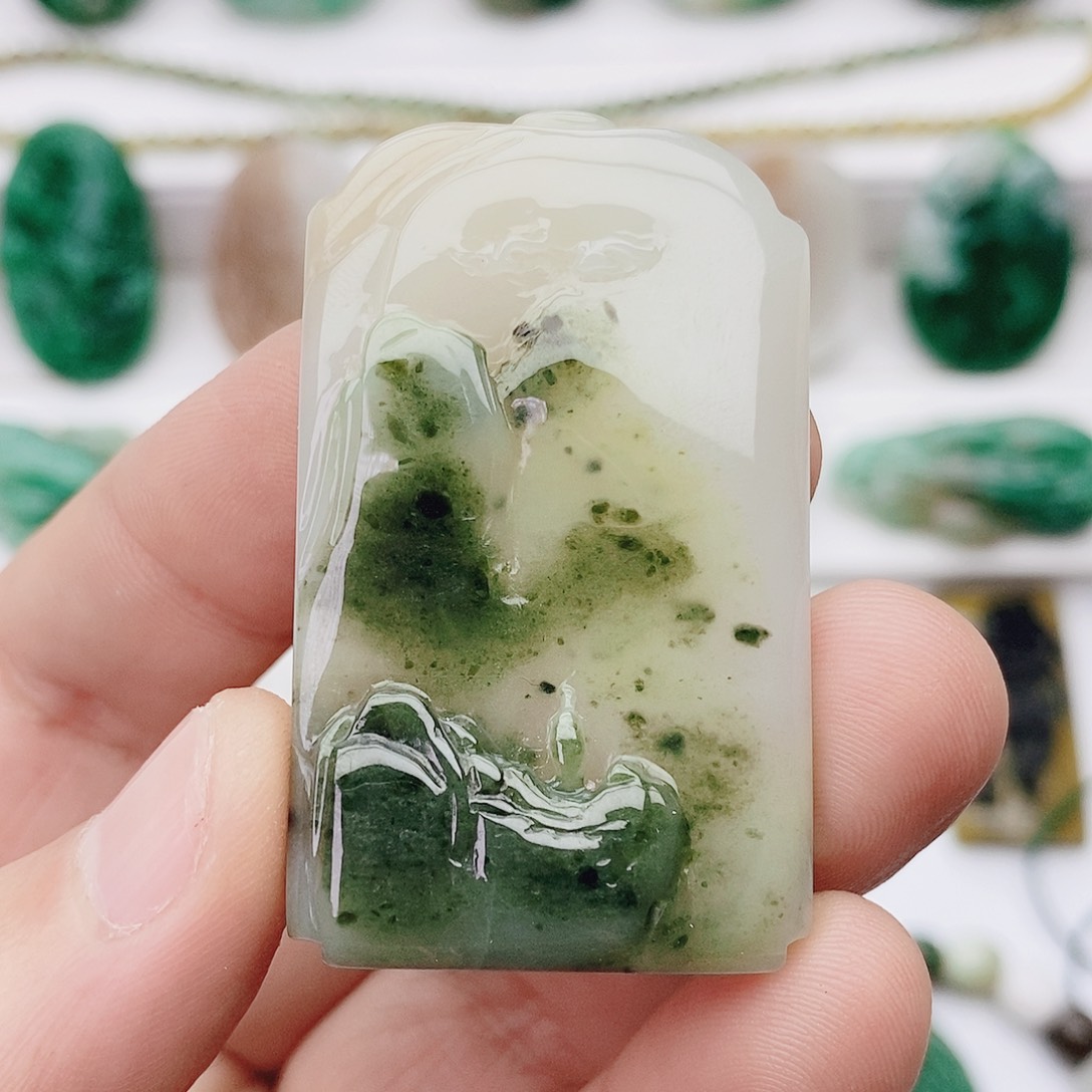 豫***瀚独山玉未镶嵌颈饰