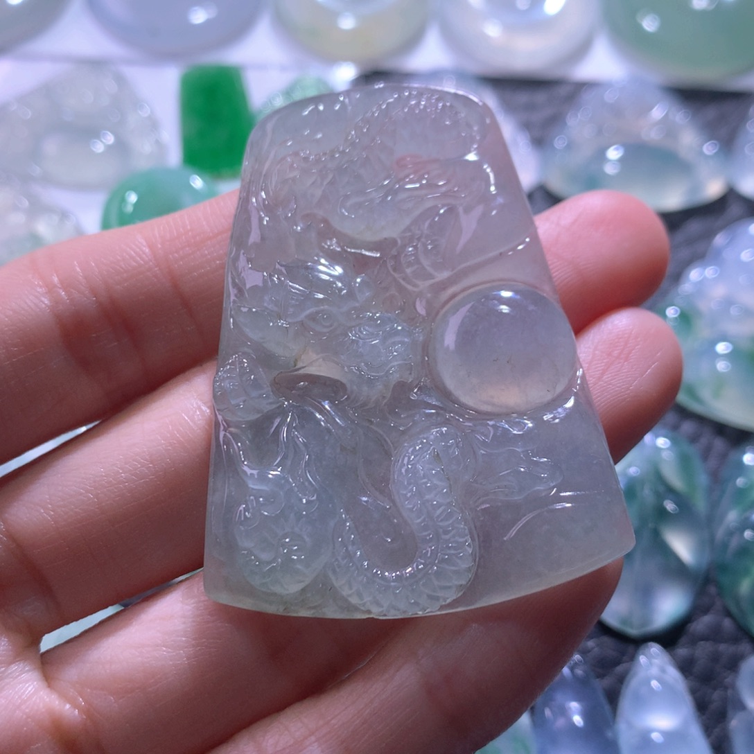 翡翠未镶嵌颈饰龙牌