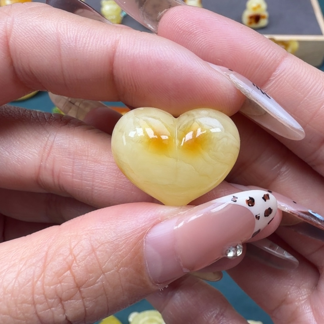 ****琥珀未镶嵌裸石蜜蜡