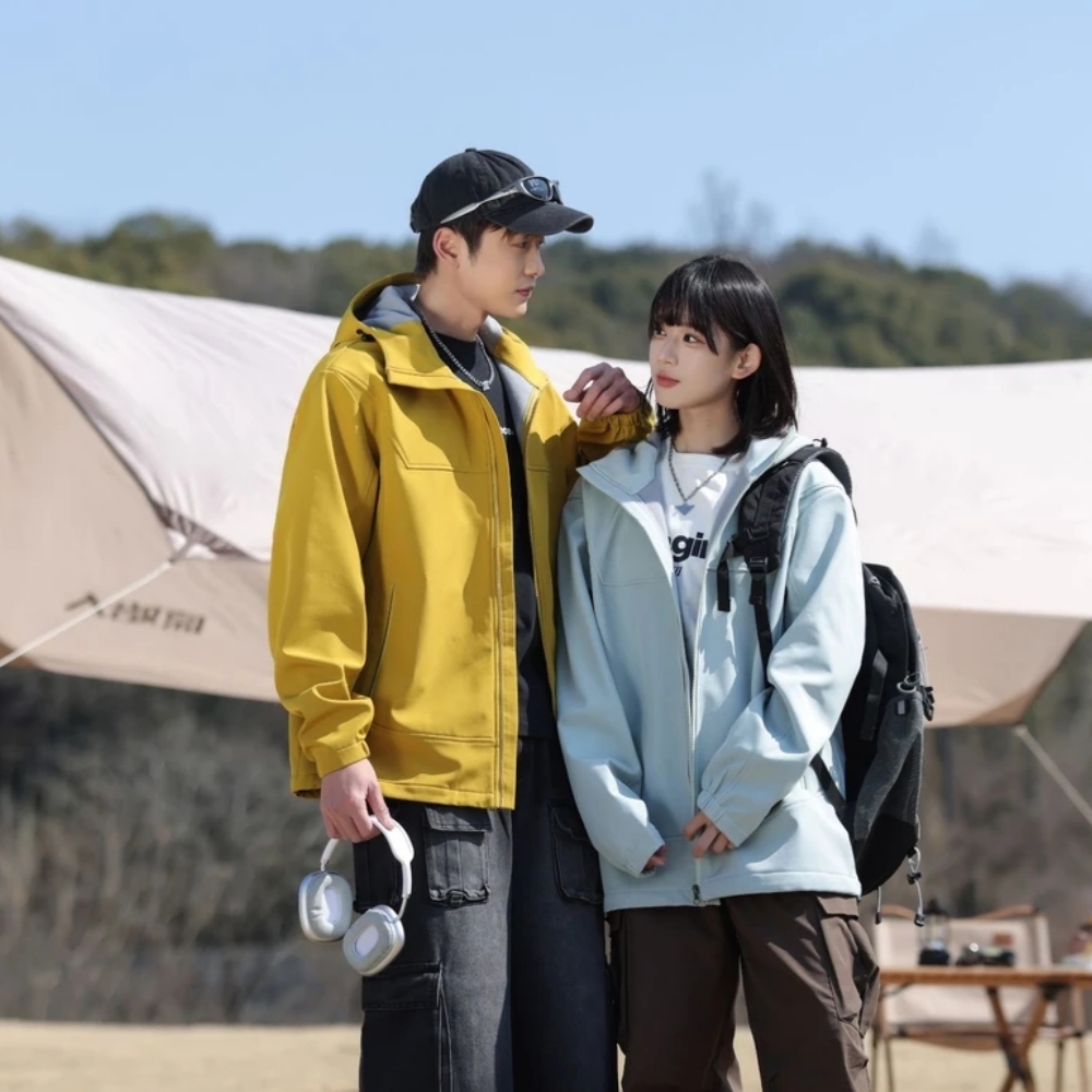 情侣款户外运动防风防水连帽立体软壳冲锋衣外套