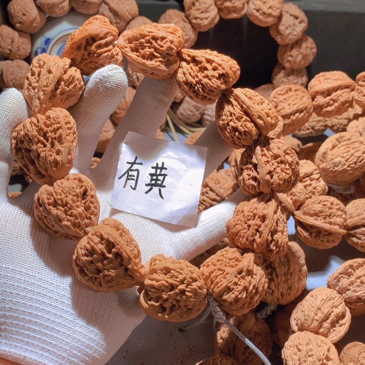 暴***书文玩核桃手串南疆石有黄