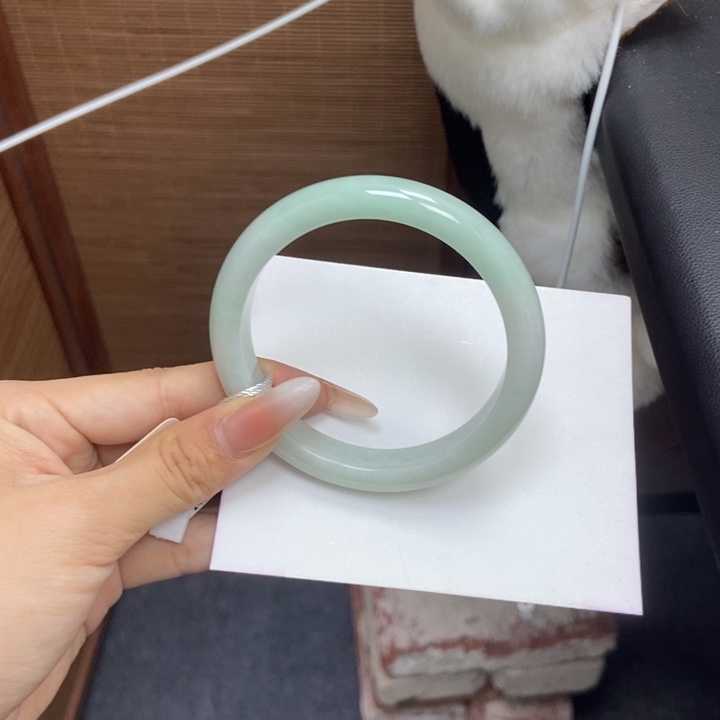 翡翠手镯未镶嵌60圈口