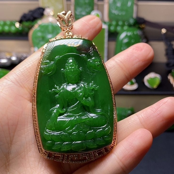 颈饰18K金镶嵌和田玉（糖玉）习**存