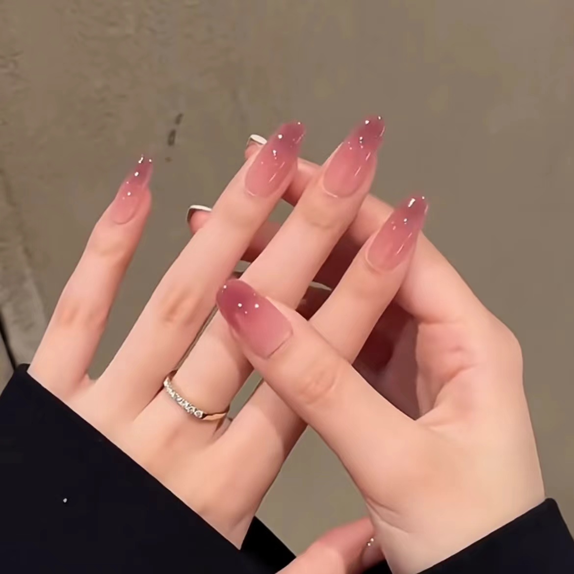 【冷水冰梅】椭圆秋冬季纯欲新年渐变美甲贴片手穿戴甲简约指甲贴