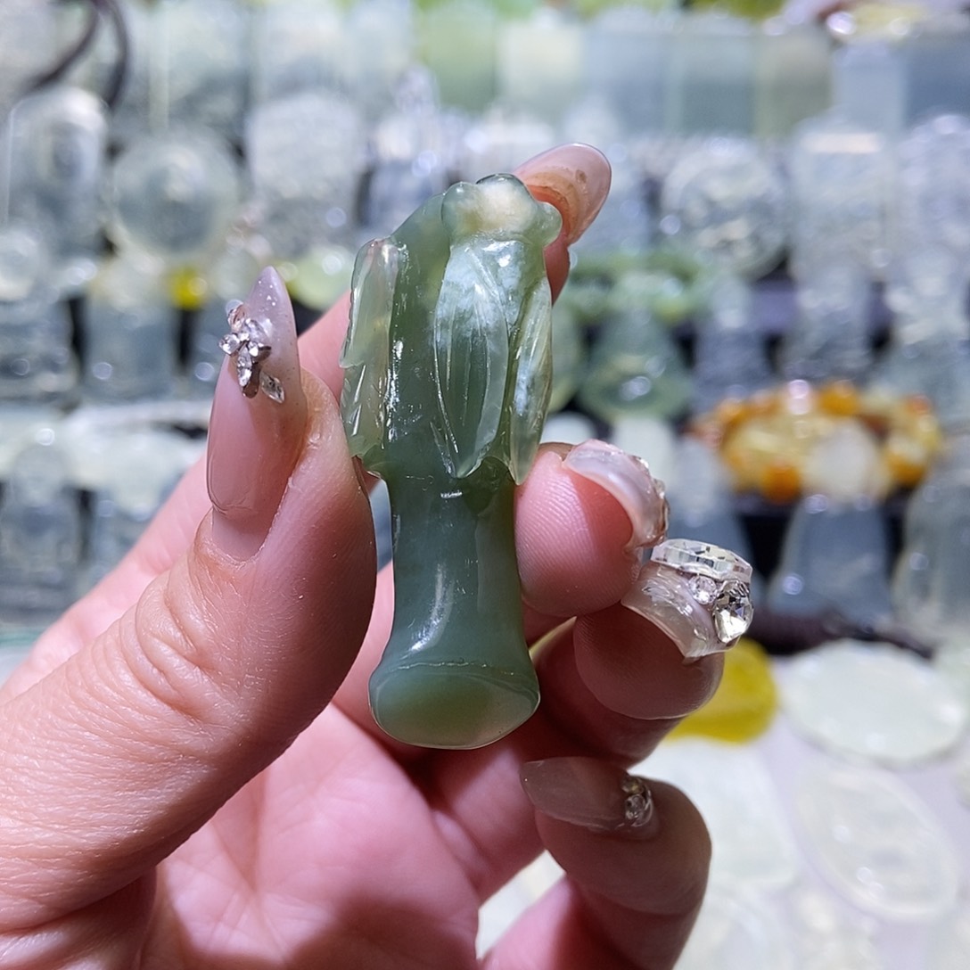 岫玉吊坠未镶嵌吊坠