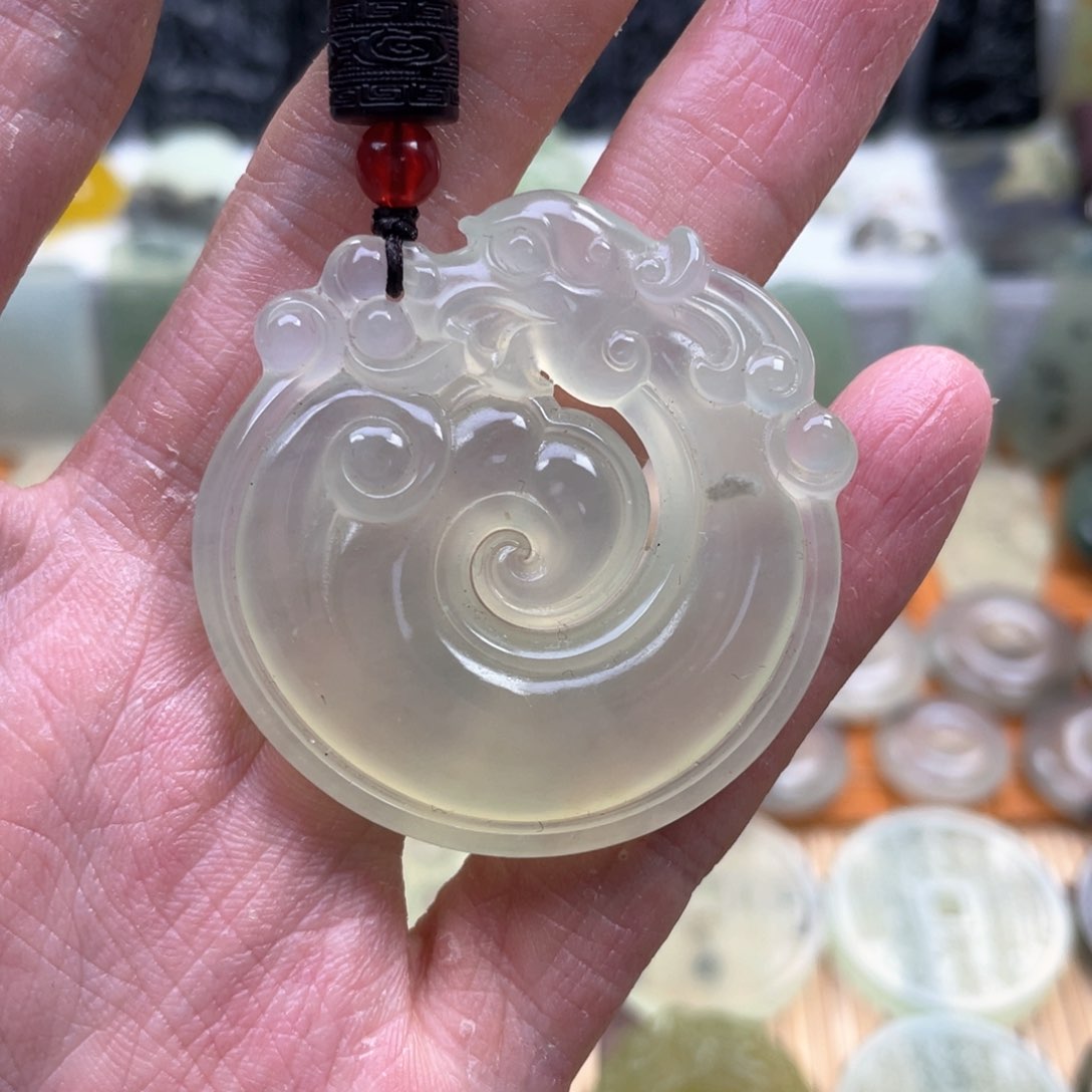 蛇纹石玉颈饰未镶嵌