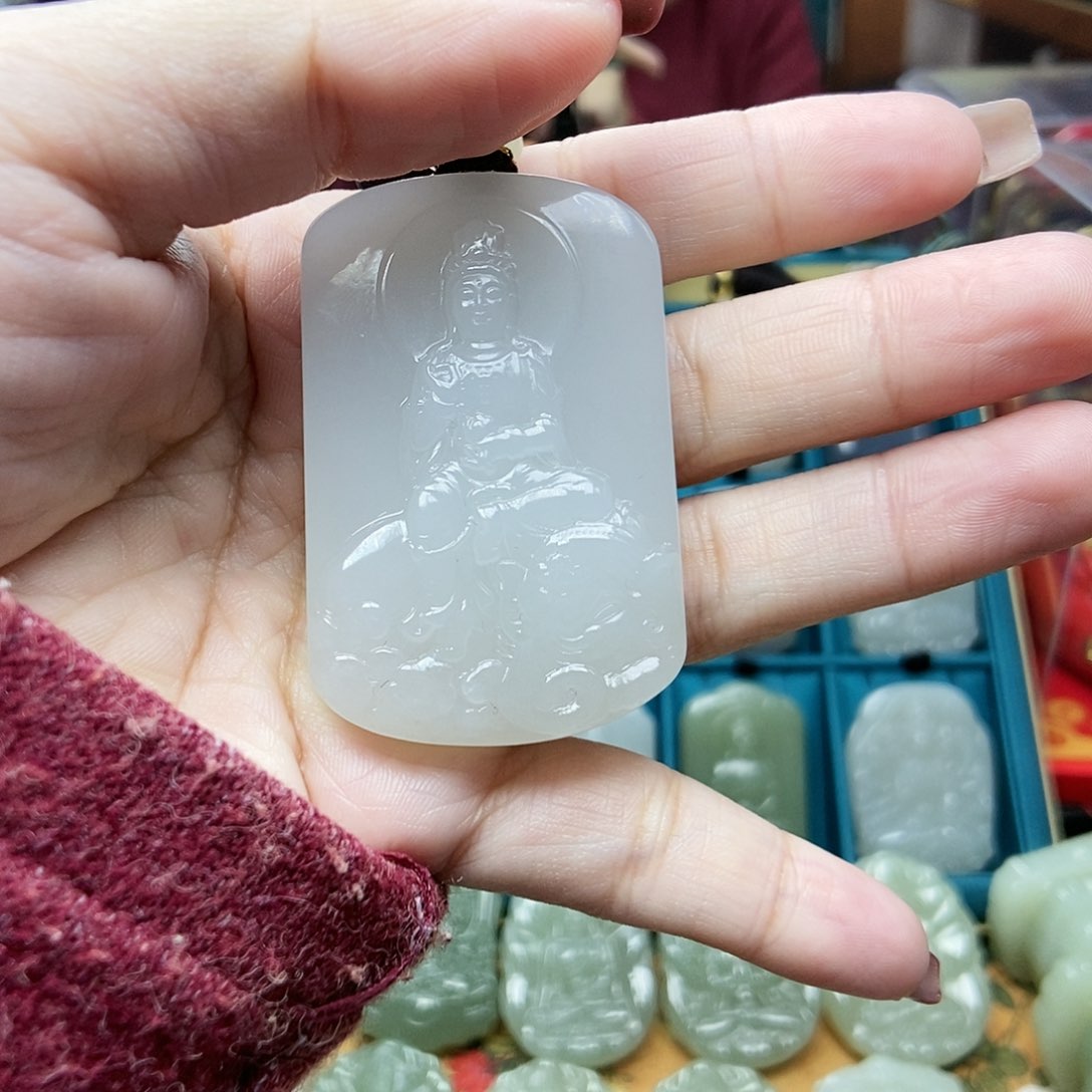 和田玉颈饰未镶嵌天****院