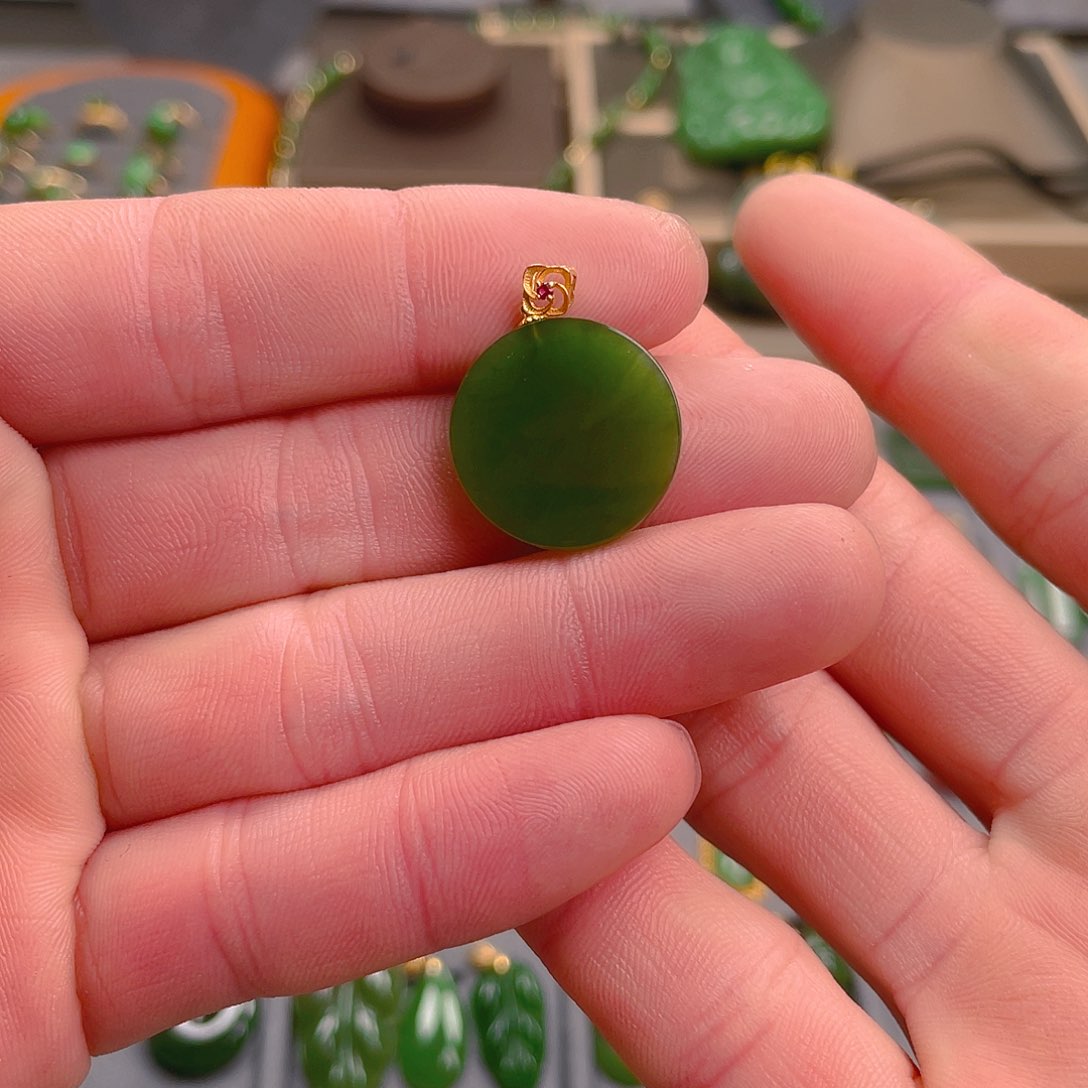 和田玉（碧玉）吊坠(不含链)18K金镶嵌398