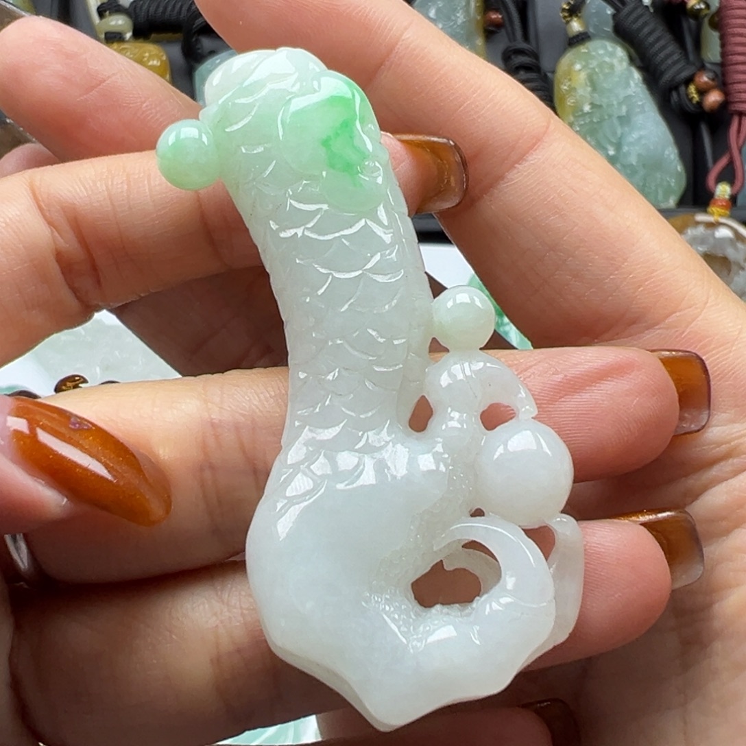 翡翠未镶嵌颈饰抓住机遇