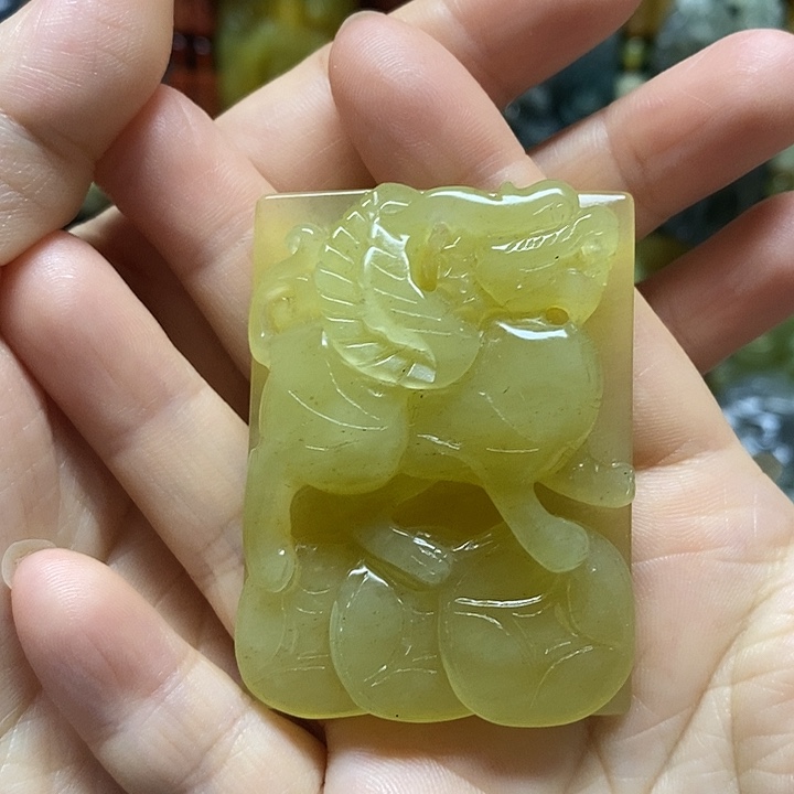 岫玉未镶嵌吊坠(赠链)