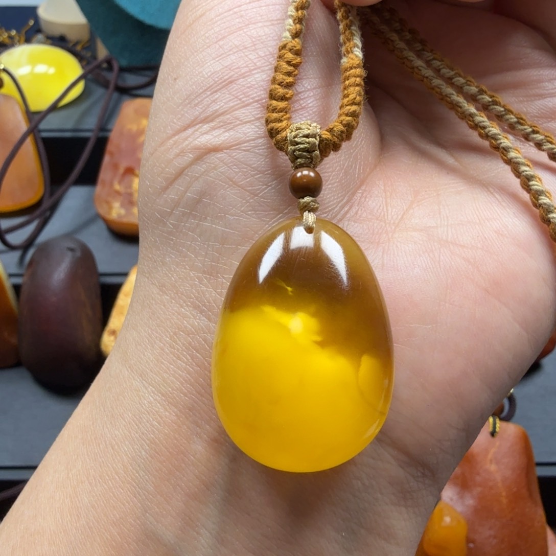 琥珀吊坠(赠链)未镶嵌