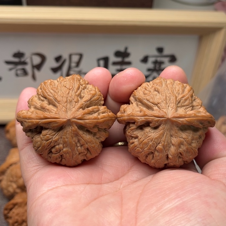 文玩核桃把件球筋