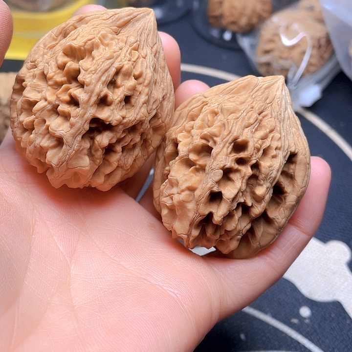 文玩核桃吊坠大沽石一对