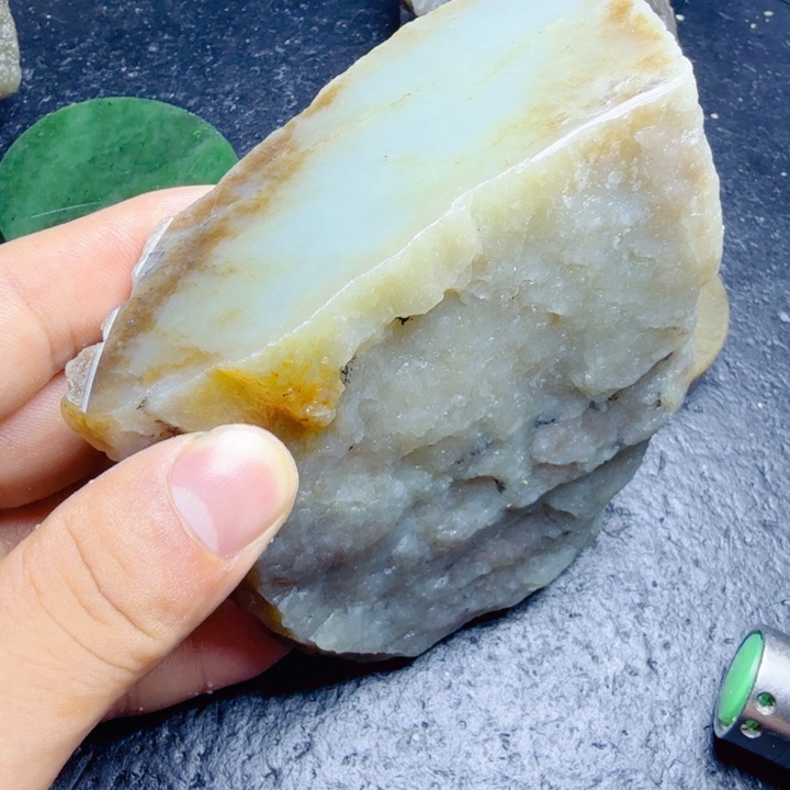 何***金和田玉（糖玉）未镶嵌珠宝奇石