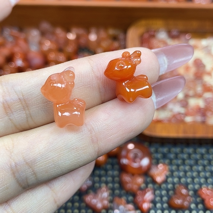 南红玛瑙未镶嵌颈饰小鹿