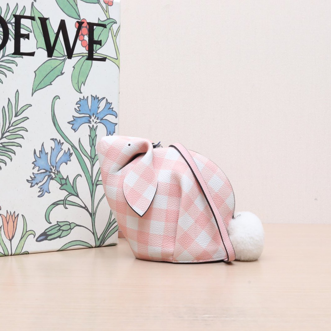 95新 LOEWE/罗意威 小花黑黑Bunny Mini Bag 兔子包 粉色 皮革C 