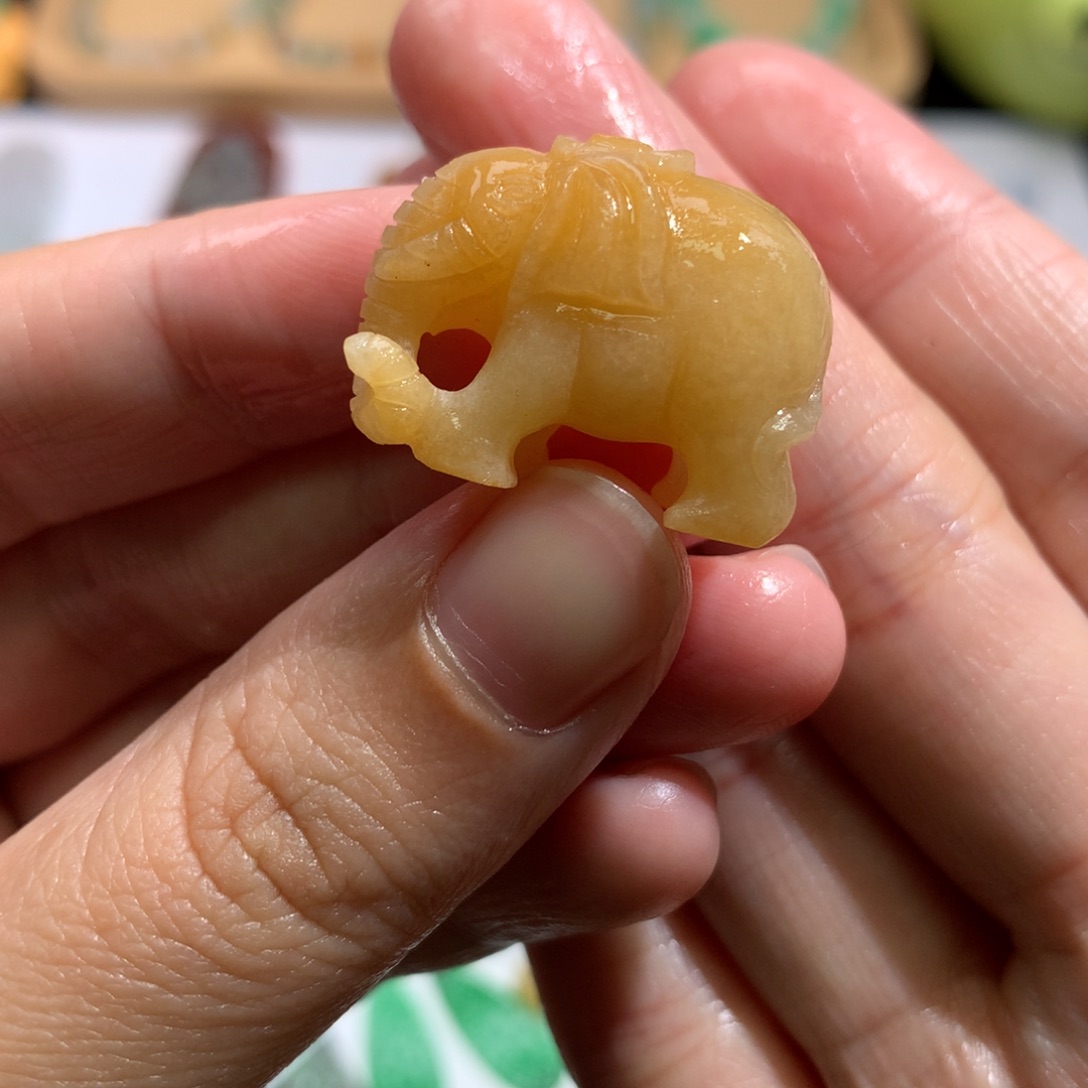 定制翡翠未镶嵌大象