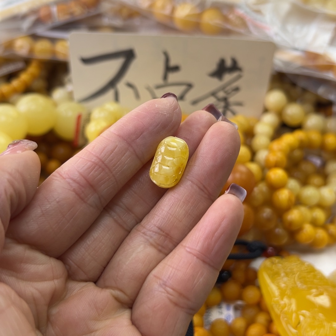 琥珀珠宝奇石未镶嵌
