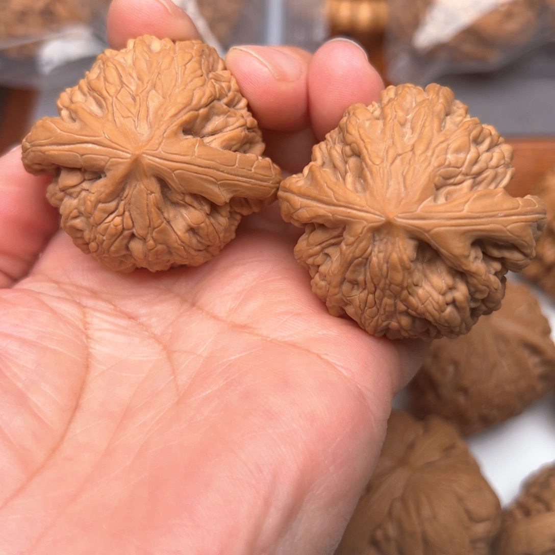 文玩核桃把件瓜*虎头王41红