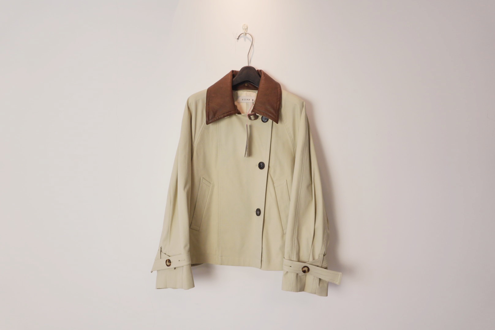 BY3 韩专柜皮领短款风衣