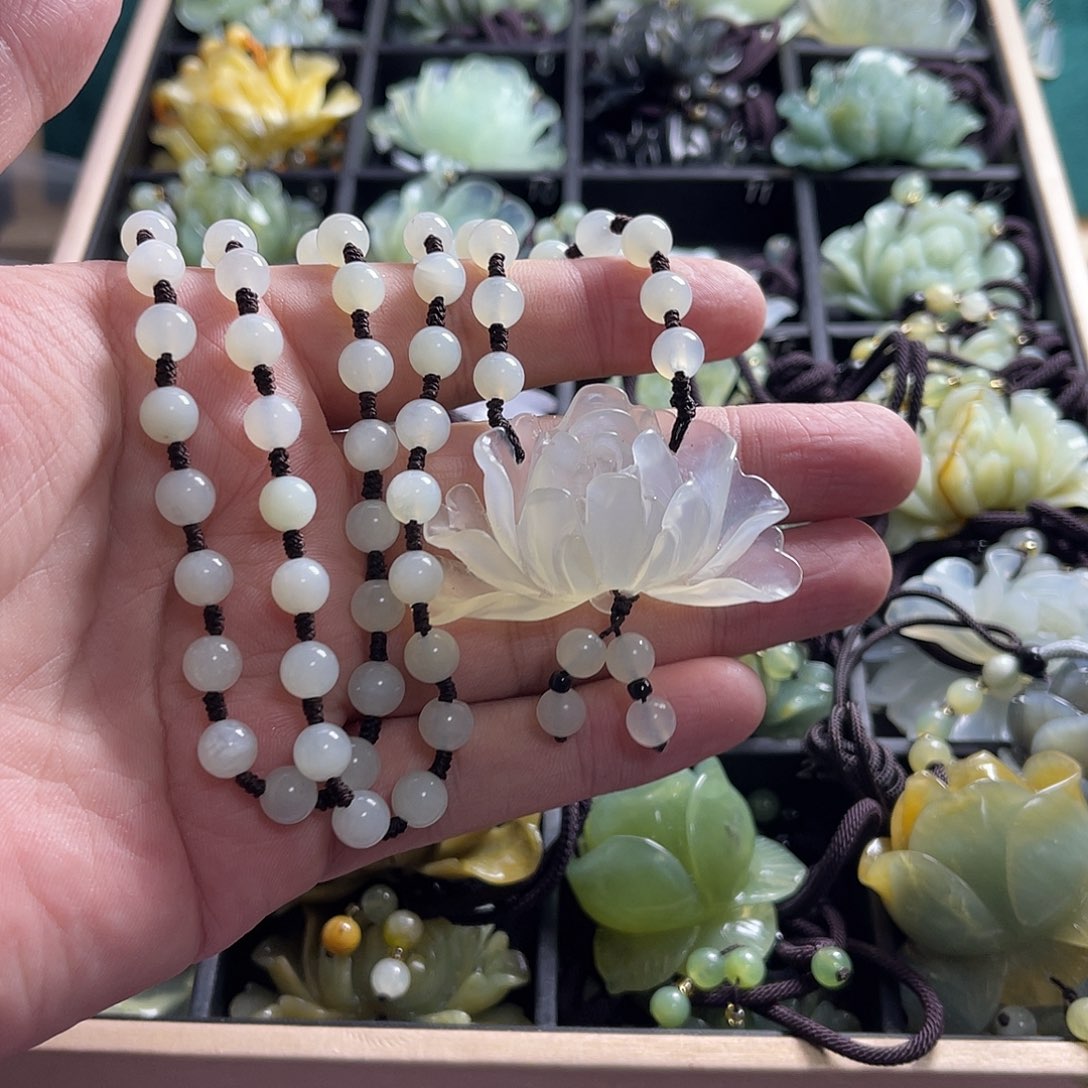 @***暖蛇纹石玉未镶嵌颈饰