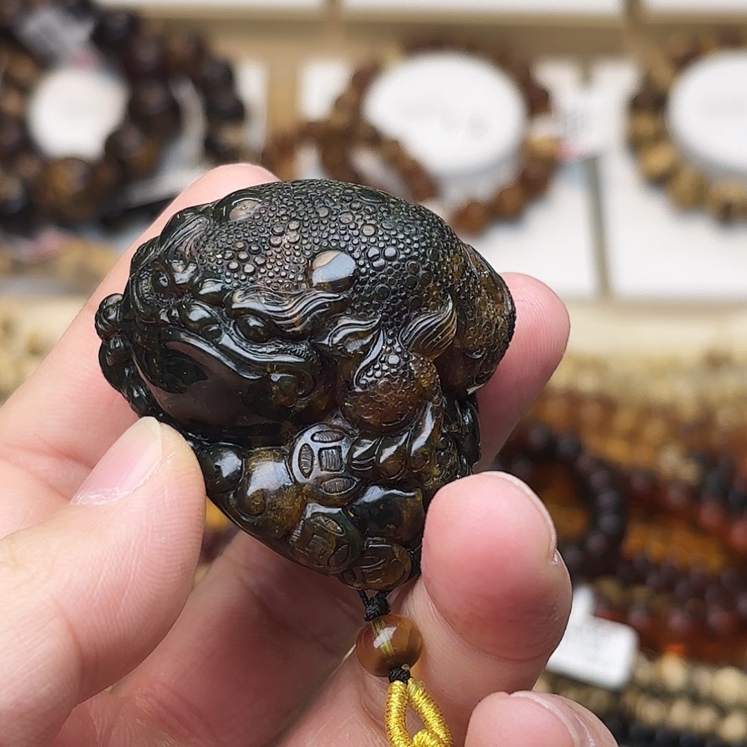 静***观琥珀未镶嵌裸石大