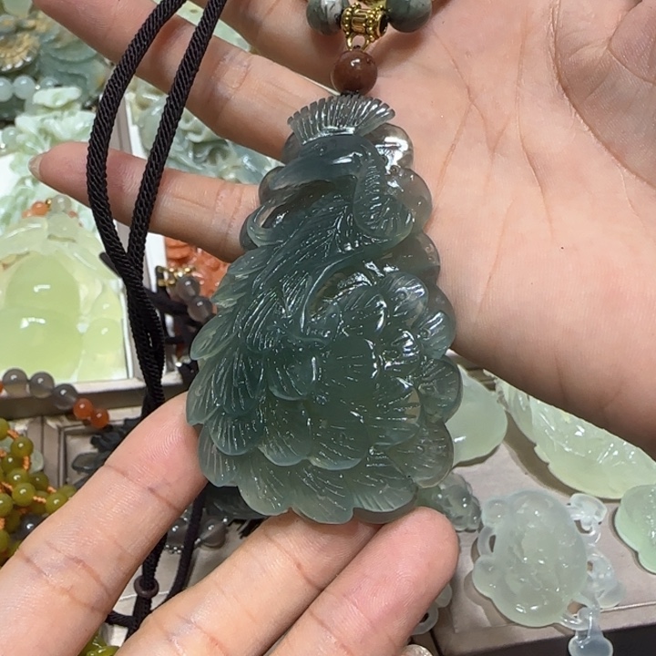 蛇纹石玉吊坠未镶嵌