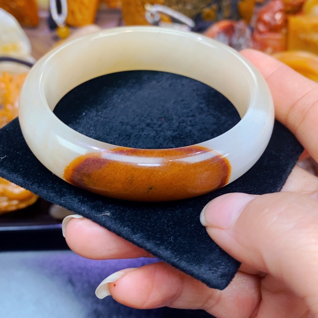 未镶嵌石英质玉（黄龙玉）手链