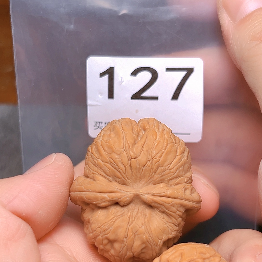 吊坠文玩核桃43元宝。有瑕疵