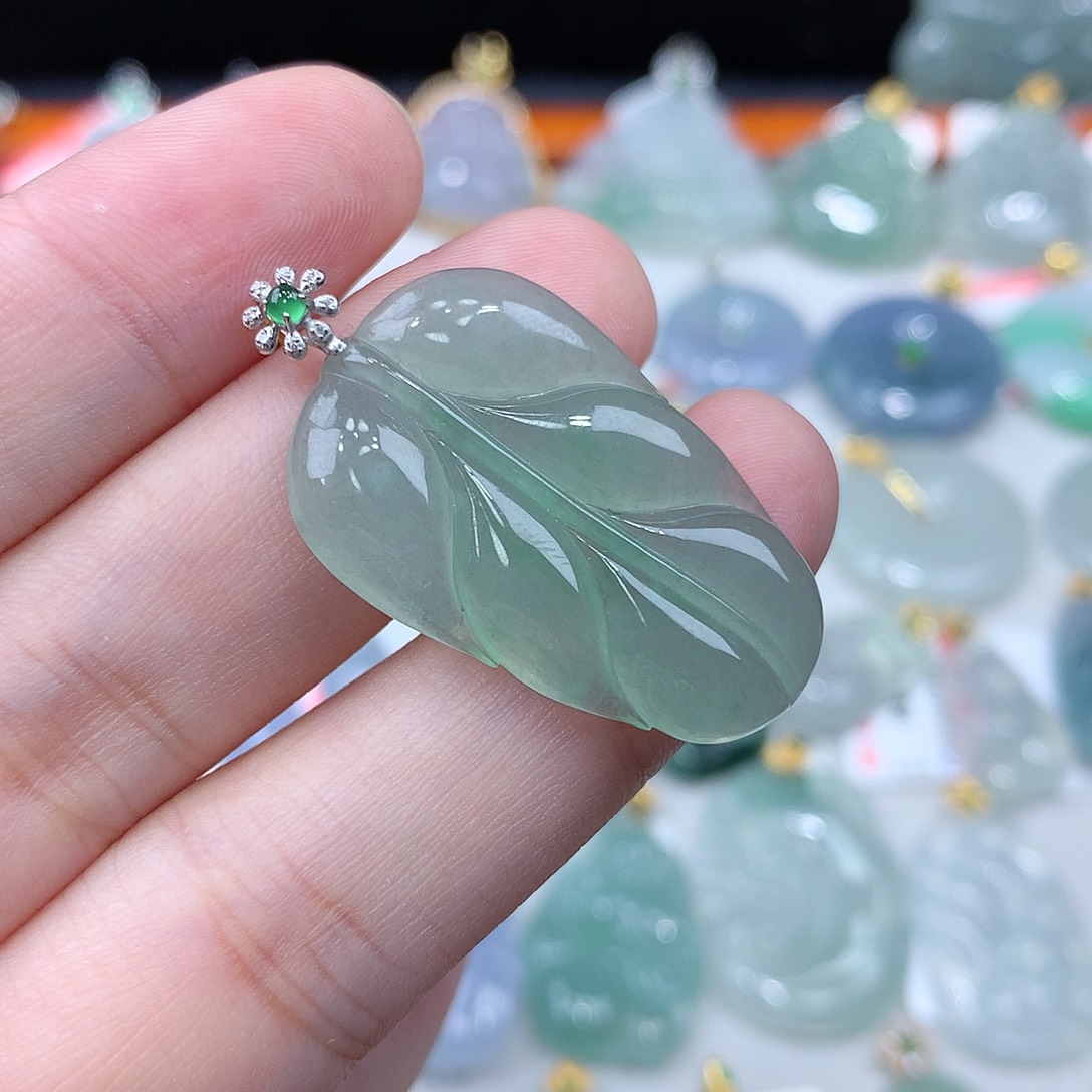 翡翠颈饰18K金镶嵌叶子