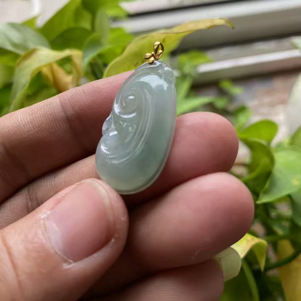 冰胶飘花吉祥如意吊坠天然缅甸翡翠A货精雕细刻时尚大气潮流漂亮