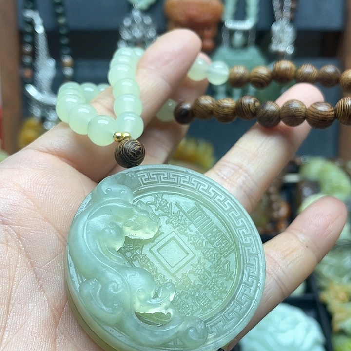 未镶嵌蛇纹石玉颈饰