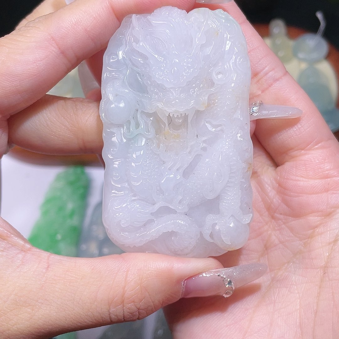 翡翠颈饰未镶嵌龙牌